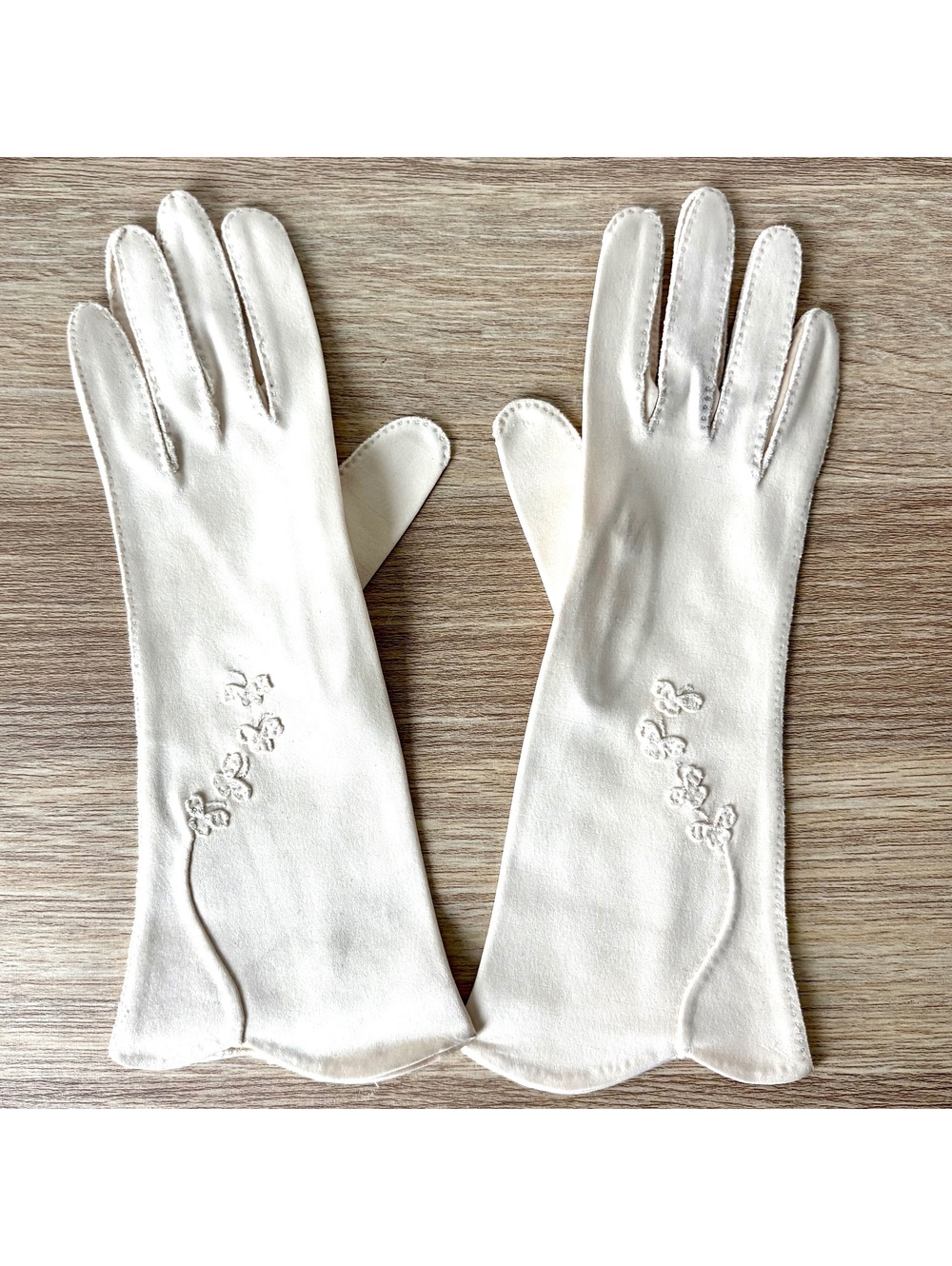 Vintage White Embroidered Gloves  Mid-Century Style Tea Party Halloween Costume